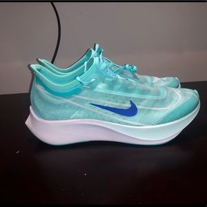 Nike women’s Zoom Fly 3 size 9 New